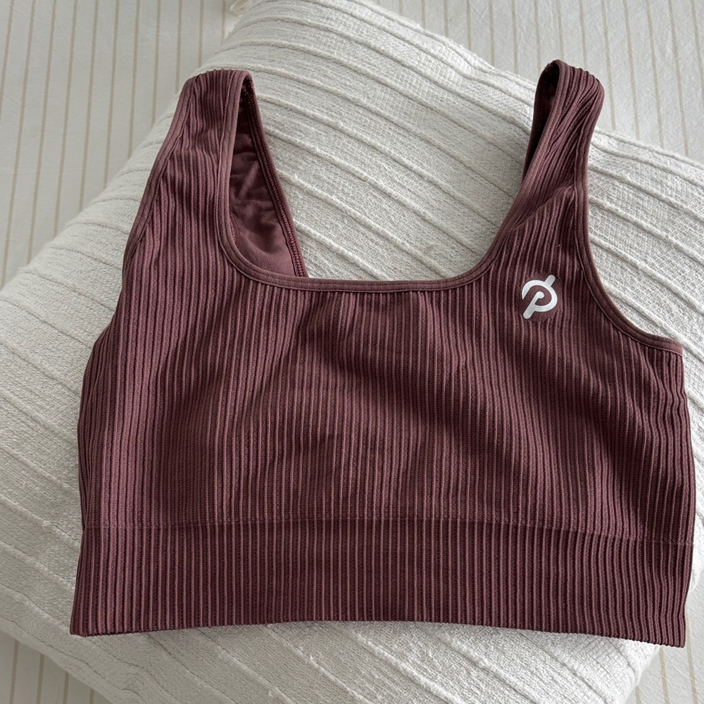 Peloton Ribbed Seamless Square Neck Bra.